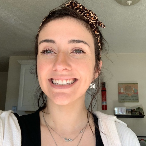 Meet Your Posher! - Picture 2 of 10